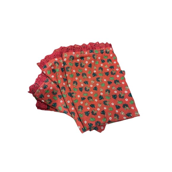 Vintage Christmas Fabric Napkins Set 4 Red Holiday Lace Trim Dinner Size 15x16 - Picture 2 of 6